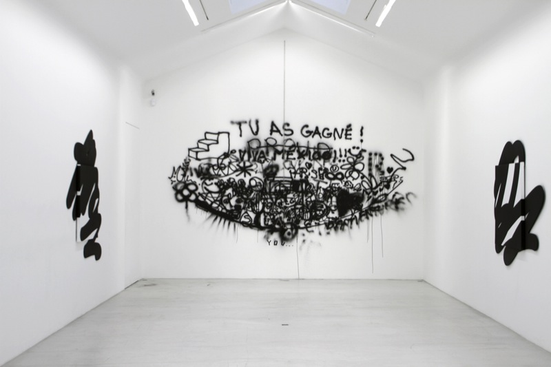 IVAN ARGOTE "Cercle" 2011  Chain, spray / Chaîne, spray  Variable size / Dimensions variables  unique (Courtesy / Galerie Perrotin)