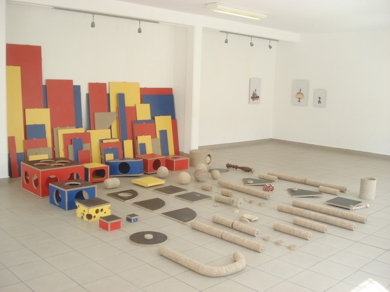 Comme le chat n’est pas là, les formes glissent